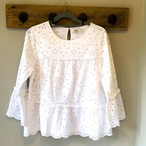 Vineyard Vines White Eyelet top